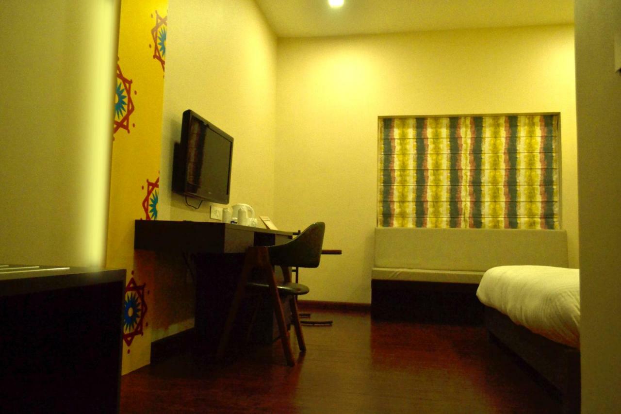 Hotel Asansol International Extérieur photo